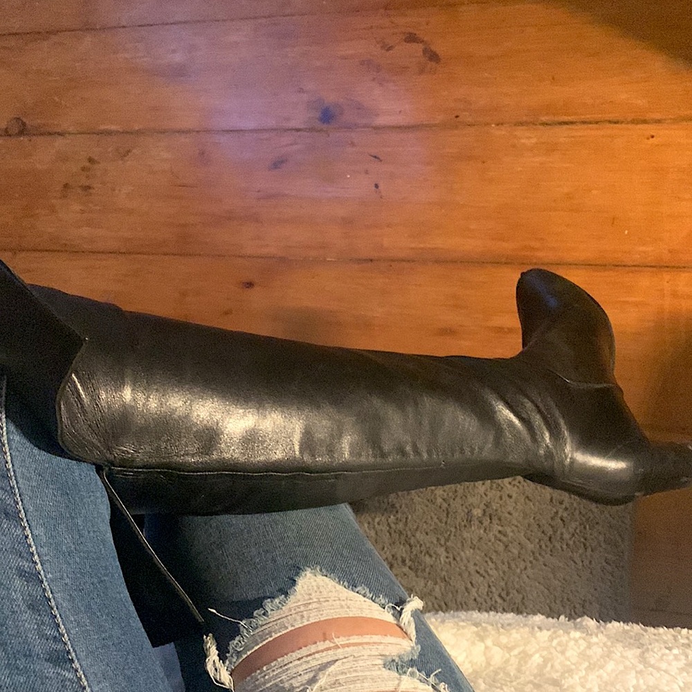 Stuart Weitzman - Picture 3 of 3